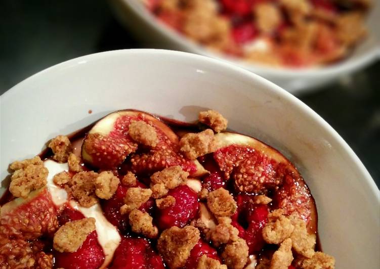 Steps to Prepare Quick Vanilla balsamic figs and raspberries, ginger&#39;n&#39;lime crumble and Greek yoghurt