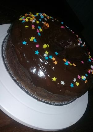 Una foto de Torta de chocolate sin huevo, sin polvo de hornear, ni harina le