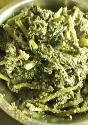 A picture of Bottle gourd leaves poppy seeds curry.