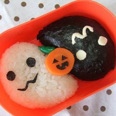 A picture of Halloween Black and White Character Bento Ghosts.