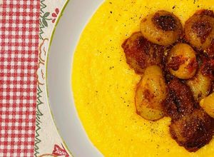Foto di Polenta con cipolline in umido
