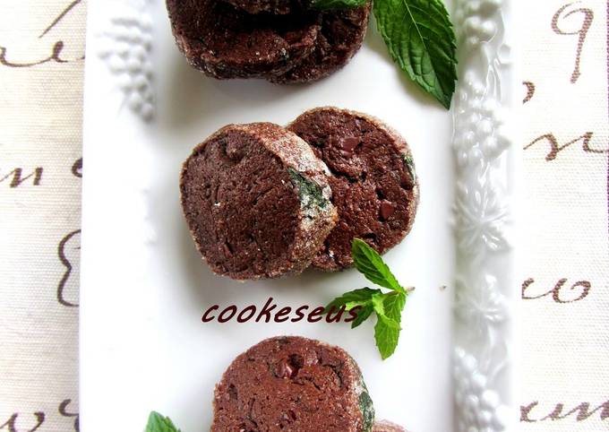Simple Way to Prepare Favorite Chocolate Cookies with Lots of Fresh Mint