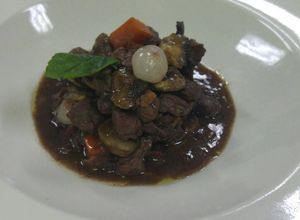 Una foto de Carne al vino tinto