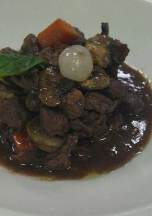 Una foto de Carne al vino tinto