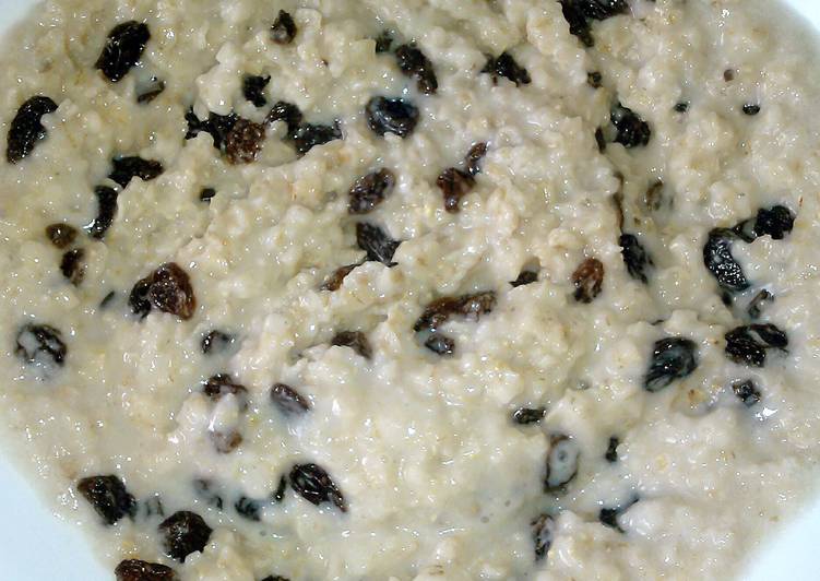 Recipe of Any-night-of-the-week Almond Milk Oatmeal with Raisins