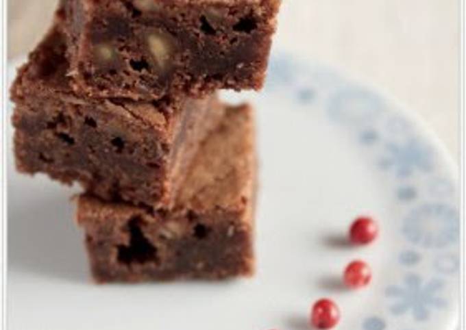 Easy Walnut Brownies for Valentine's