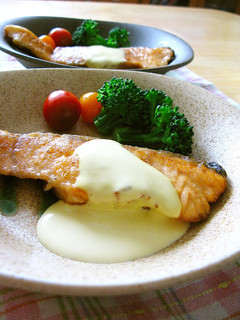 A picture of Salmon Meunière with Lemon Sauce.