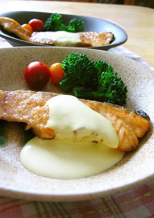 A picture of Salmon Meunière with Lemon Sauce.