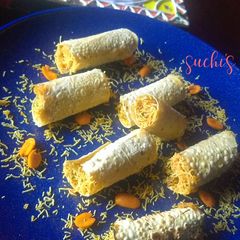 A picture of Papad roll chat.