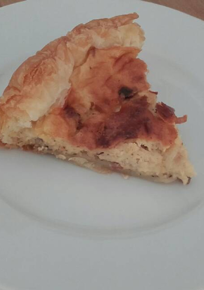 Una foto de Quiche con queso de cabra y jamón