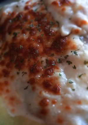 Foto principal de Bacalao Confitado a Baja Temperatura Sobre Sopa de Pil Pil Gratinado con Bechamel y Mozzarella
