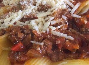 Una foto de Fideos con Tuco de carne