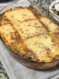 Lasaña de carne picada con nata y queso
