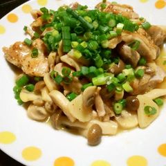 A picture of Chicken and Mushrooms Steamed in White Wine (or Sake).