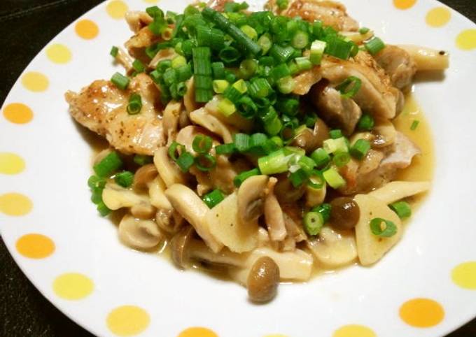 Chicken and Mushrooms Steamed in White Wine (or Sake)