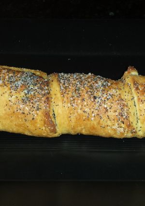 A picture of poppyseed french bread.
