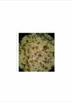 A picture of YMUSTUHATE my coconut water rice & peas.