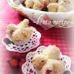 A picture of Blooming Flowers Strawberry Steamed Buns.