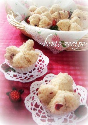 A picture of Blooming Flowers Strawberry Steamed Buns.