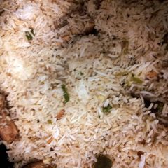 A picture of spicy chicken rice.