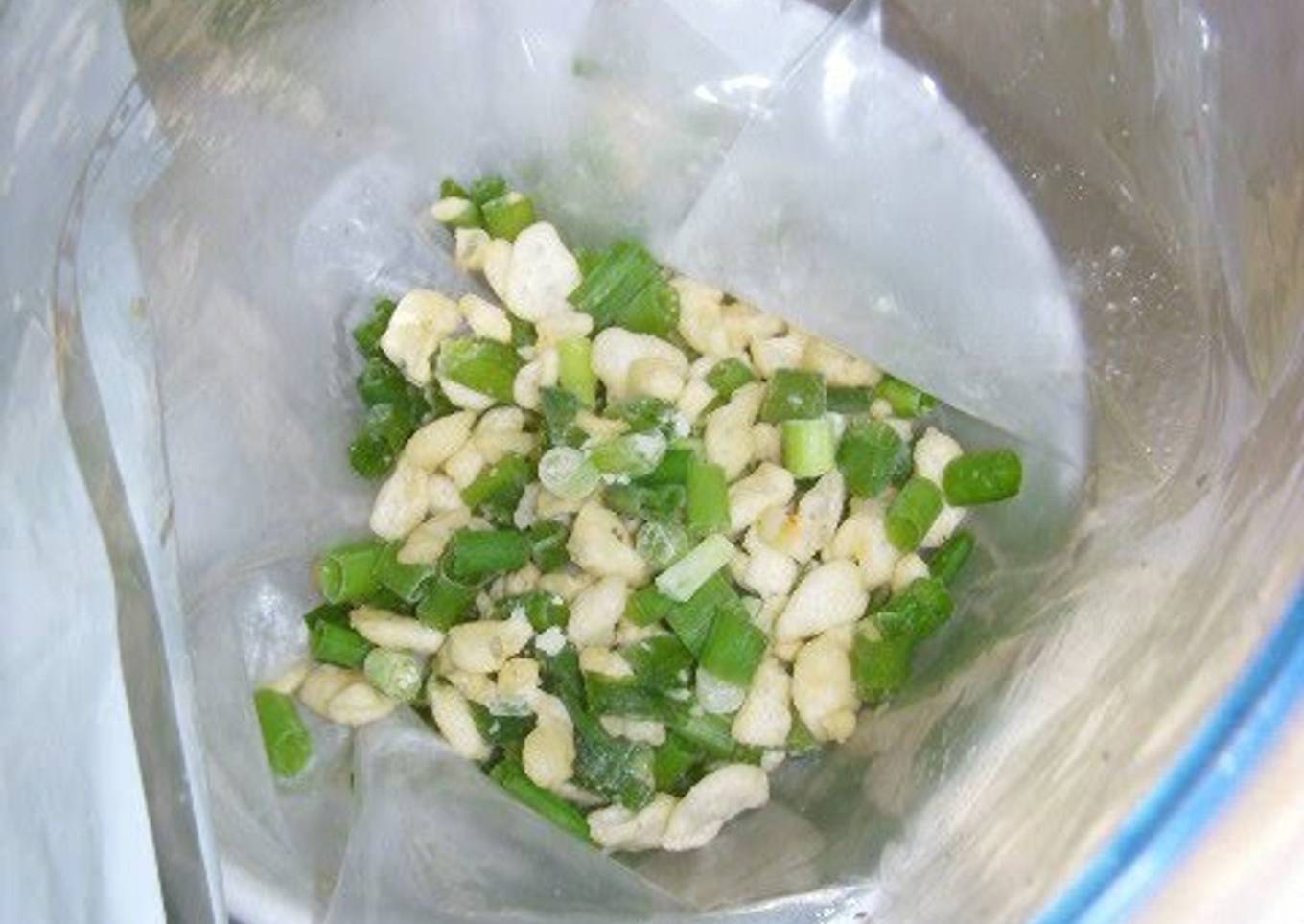 Handy Frozen Tempura Crumbs and Young Green Scallions
