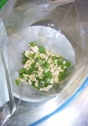 A picture of Handy Frozen Tempura Crumbs and Young Green Scallions.