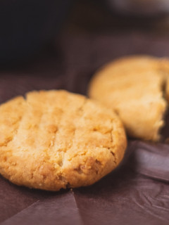 A picture of Easy Chewy Peanut Butter Cookies.