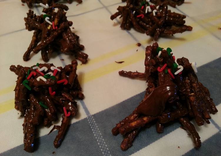 Recipe of Yummy Chocolate Chinese Noodle "Spider" Cookies
