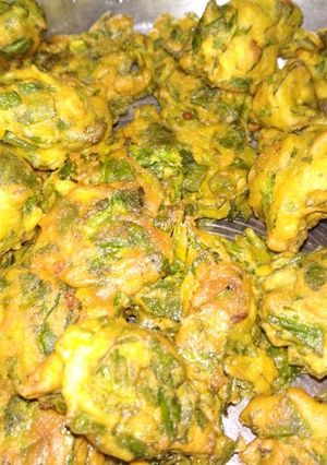 पालक पकोड़ा (Palak pakorda recipe in hindi) रेसिपी मुख्य फोटो