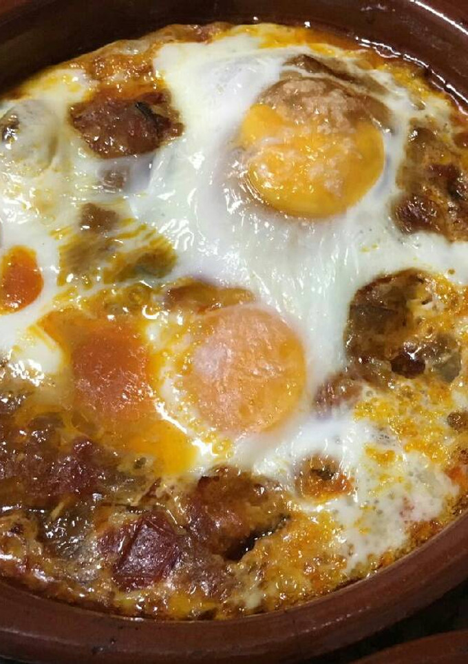Una foto de Huevos horneados al pisto