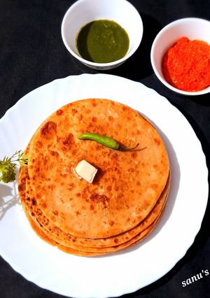 A picture of Gobhi Pyaz Paratha.