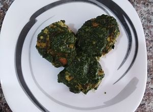 Una foto de Albóndigas de pollo en salsa de Espinacas