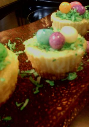 A picture of Easter white chocolate cheesecakes.