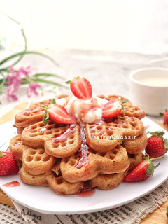 Foto resep Waffle Buah Naga dari Putih Telur