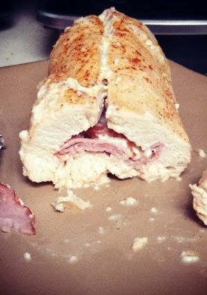 A picture of grilled chicken cordon bleu.