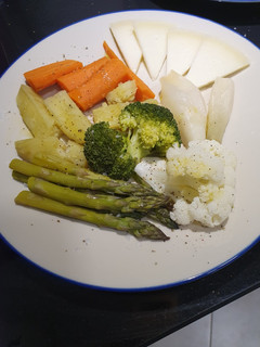 Una foto de Verduras al vapor con vaporera de bambú