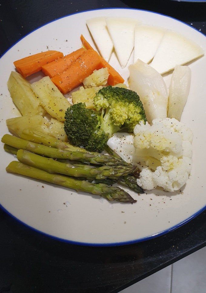 Una foto de Verduras al vapor con vaporera de bambú