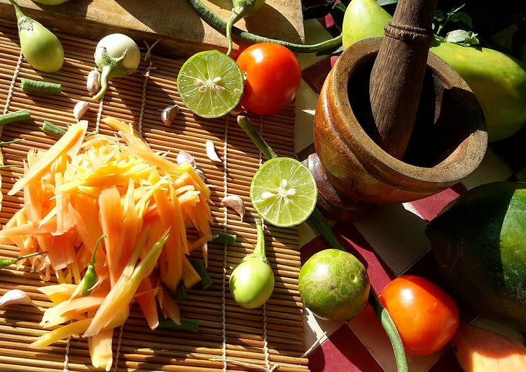 Recipe of Homemade Som Tum / Thai Papaya Salad