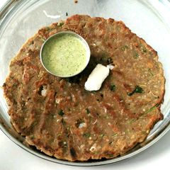 A picture of Mixed Flour Thalipeeth.