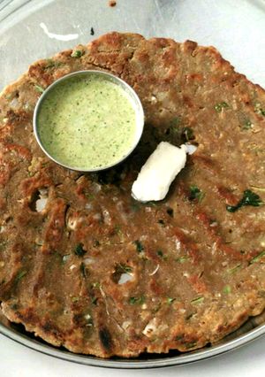 A picture of Mixed Flour Thalipeeth.