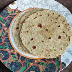 A picture of Phool Gobhi paratha.