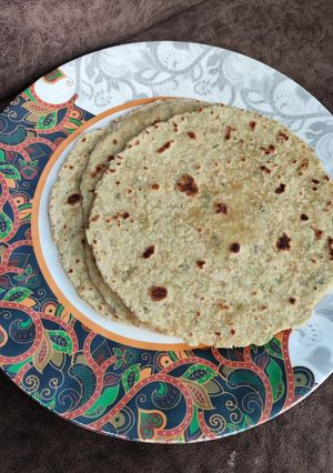 A picture of Phool Gobhi paratha.