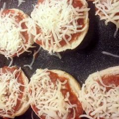 A picture of Quick kiddie pizzas.