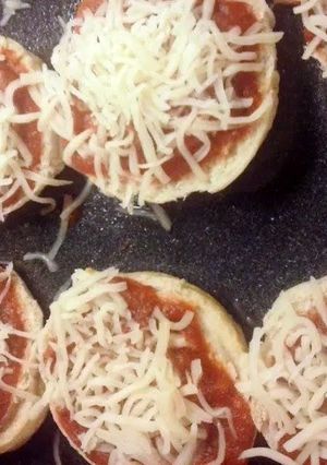A picture of Quick kiddie pizzas.