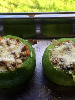Una foto de Zapallitos rellenos de lentejas (opción vegetariana)🌝🌵