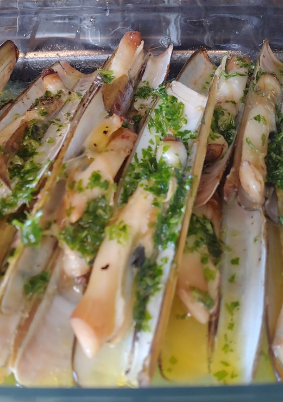 Una foto de Navajas al forn