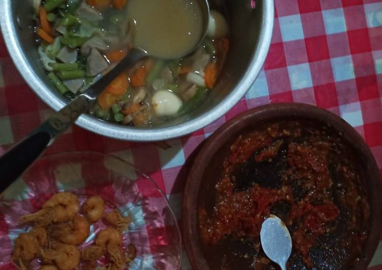 Langkah Mudah untuk Menyiapkan Sup Spesial (Jamur, Bakso, Makaroni, Telur Puyuh), Enak Banget