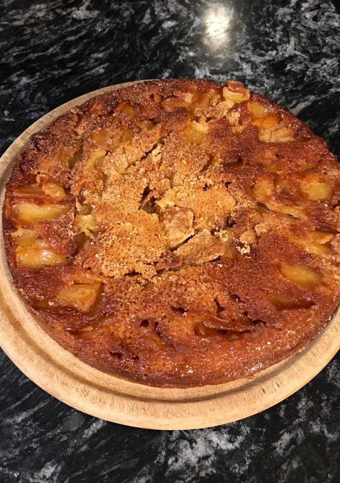 Una foto de Torta de manzana invertida