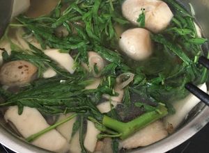 Hình của món Canh nấm rơm đậu non rau rút.