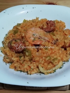 Una foto de Arroz con marisco y chorizo